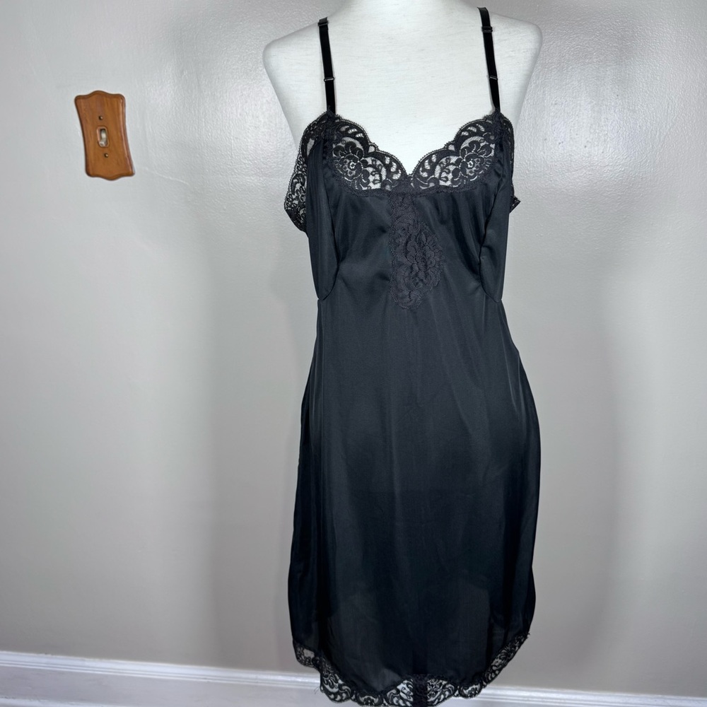 80s JC Penney’s Gaymode Black Nylon Lace Trim Full Slip Minimalist Slip Dress